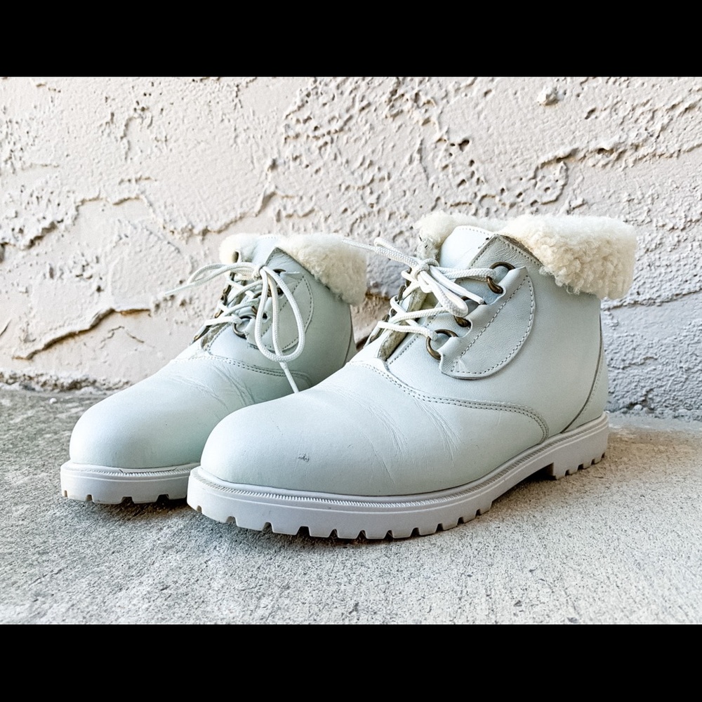 Vintage baby blue wool lined boots✨